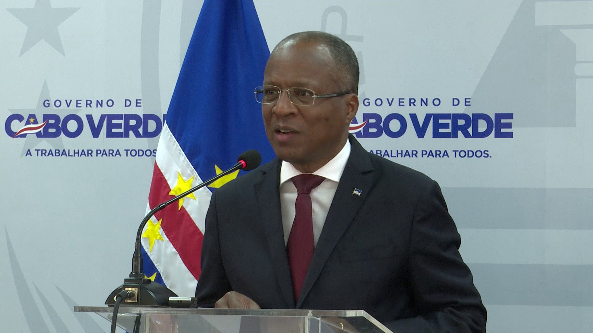 PM acredita que Cabo Verde vai vencer as crises que afectam o país