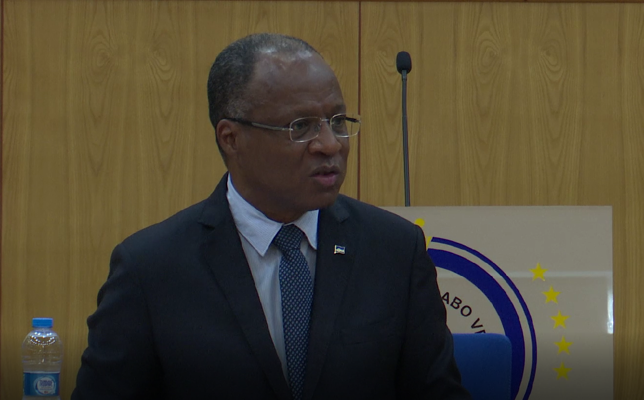 PM promete, no parlamento, fazer de Cabo Verde numa plataforma logística
