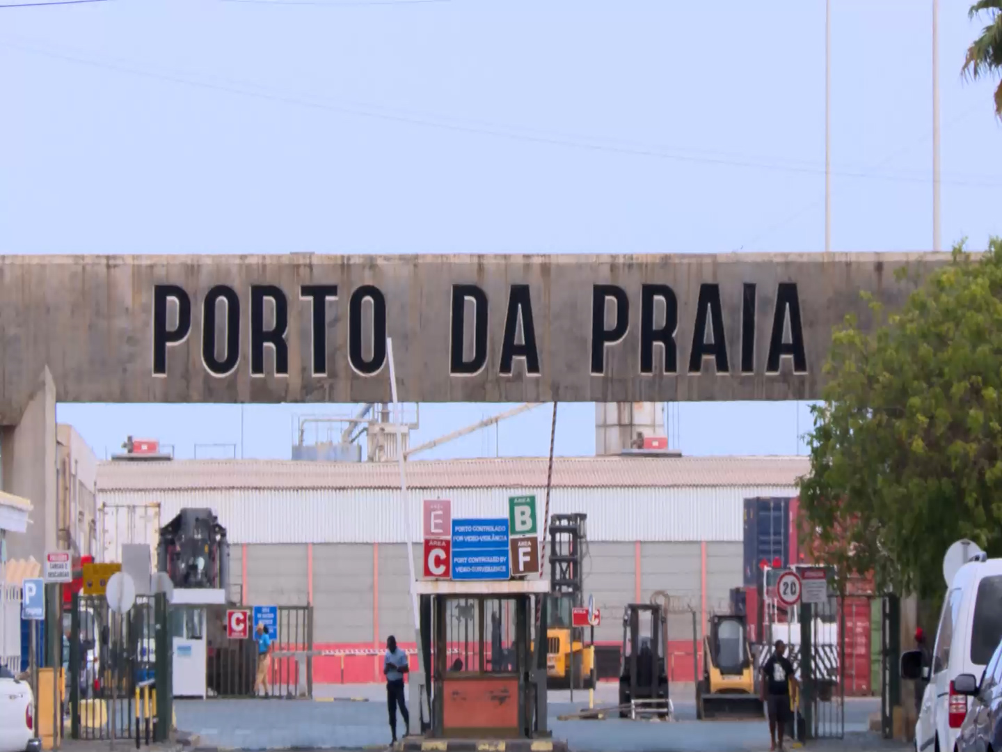PN apreendeu um veículo com 585 munições no Porto da Praia