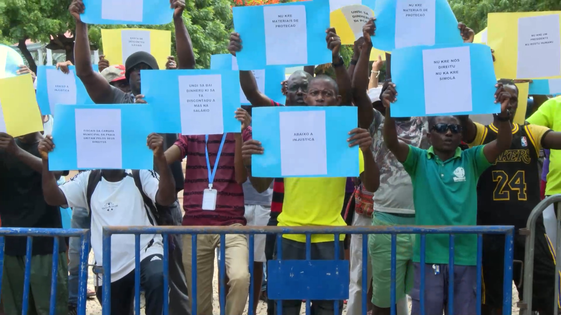 Trabalhadores da Câmara Municipal da Praia fazem manifestação