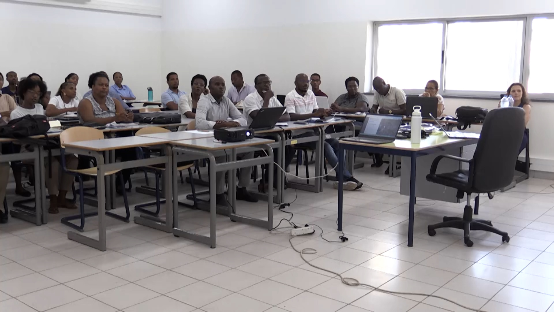 Alura Start promove formação em tecnologias digitais para professores cabo-verdianos