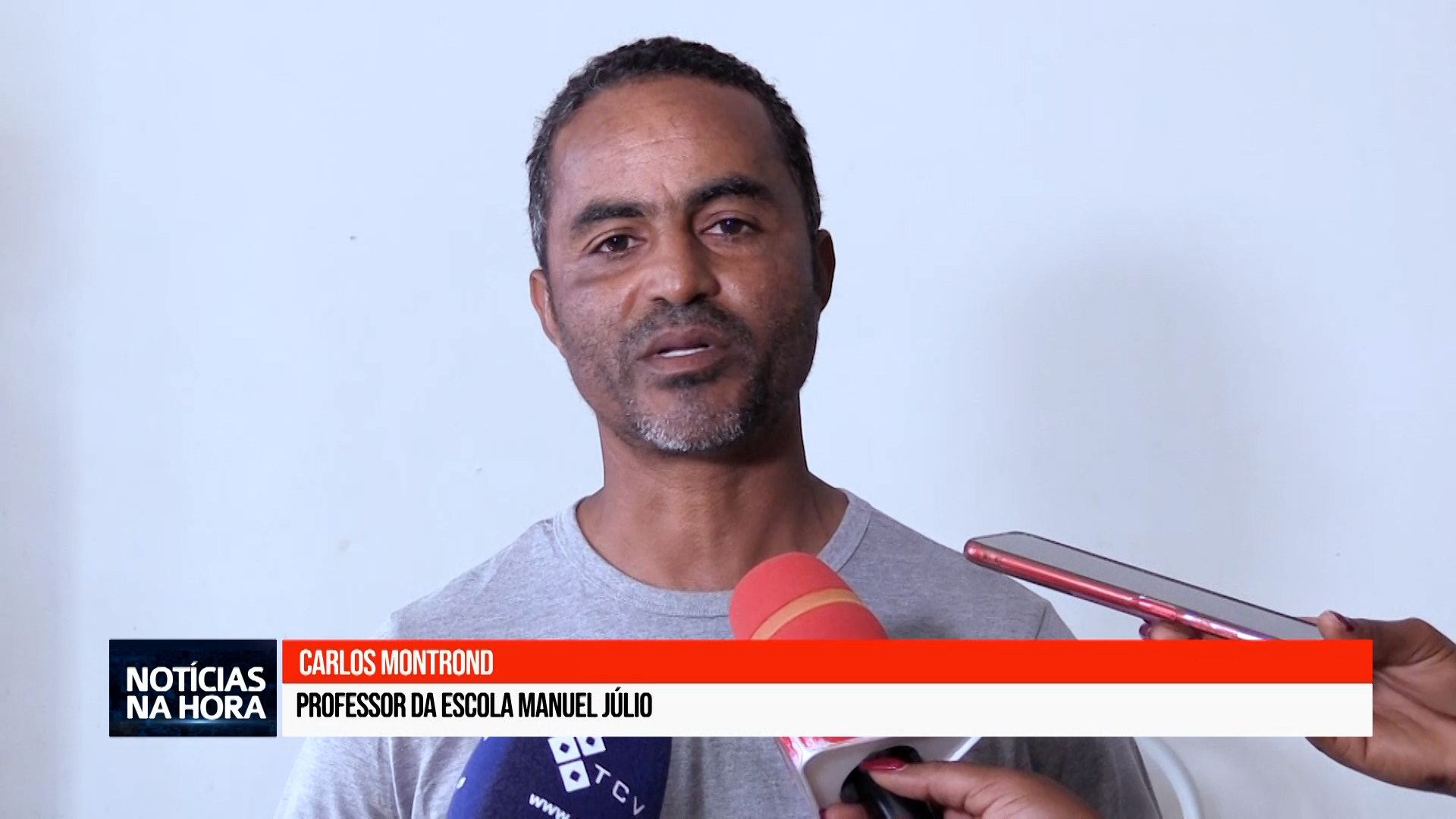 Professor Carlos Montrond, diz que escola enfrenta dificuldades por falta de apoios institucionais