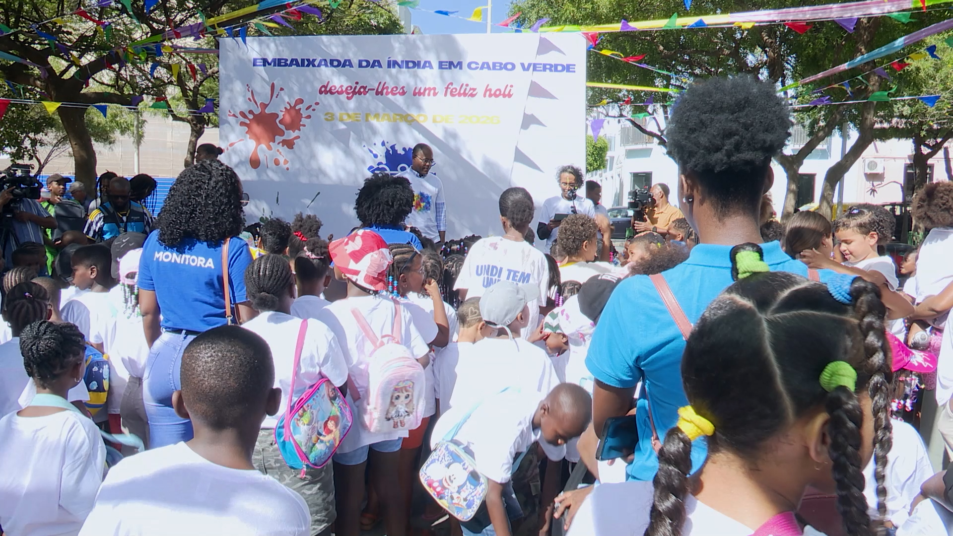Praça Alexandre Albuquerque acolheu celebração marcada por cores e cultura.