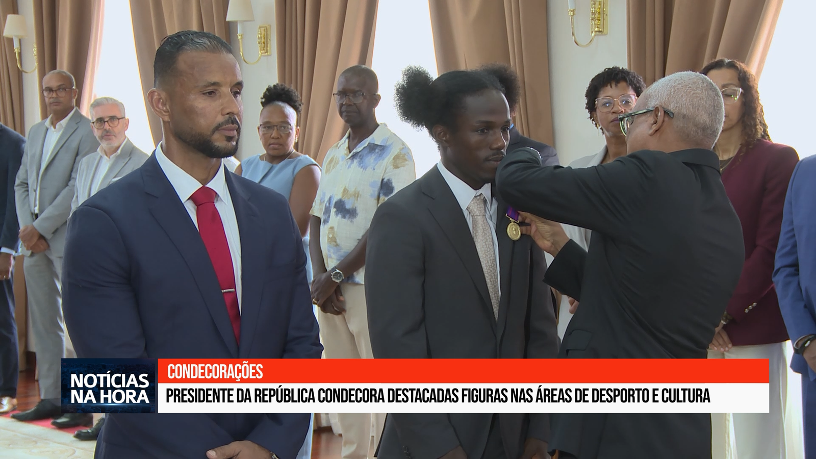 Presidente da República condecora destacadas figuras nas áreas de desporto e cultura.